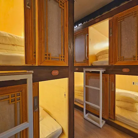 82 Capsule Hotel