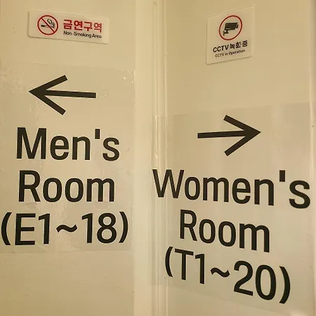 82 Capsule Hotel